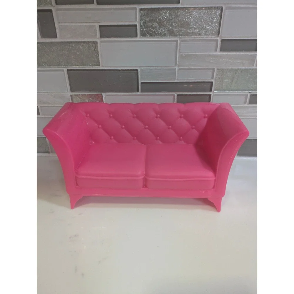 Barbie pink dollhouse